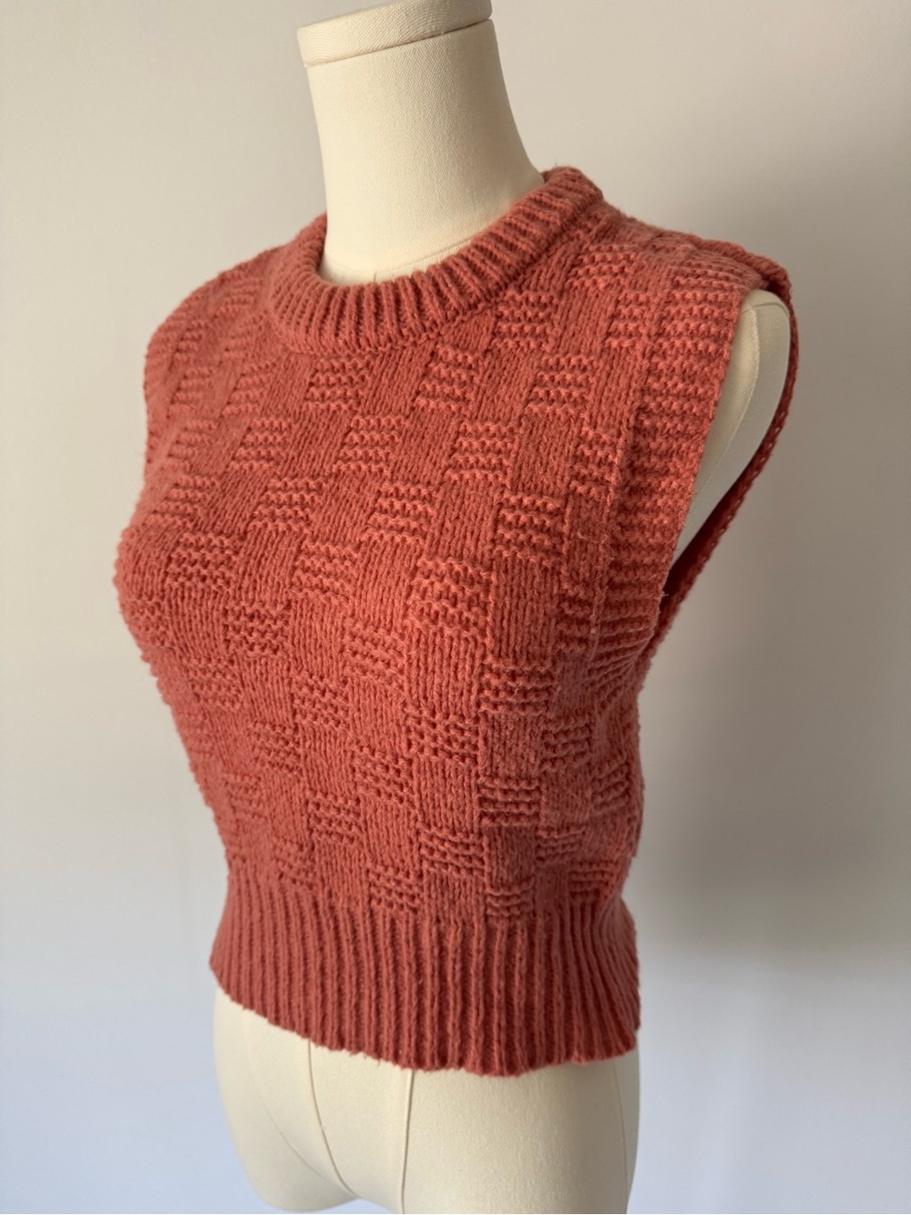 Cotton Emporium Textured Knit Cropped Sweater Vest | Rose Pink | Size Small - Picture 3 of 5